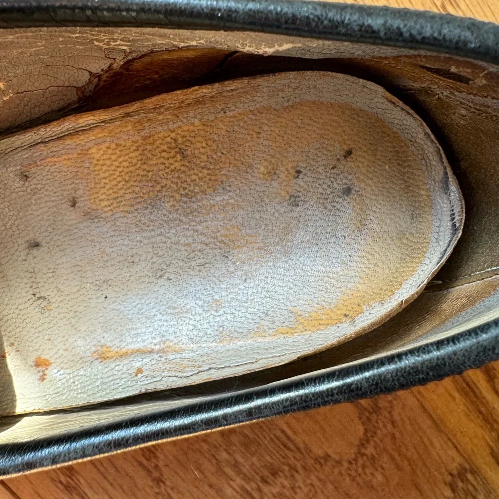 Women’s, vintage, Gucci loafers in size 6AA - Picture 9 of 14